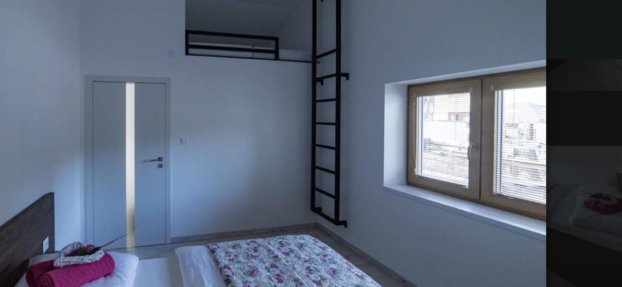 Penzion Tera U Zamku Cervena Lhota Pluhuv Zdar Exterior foto